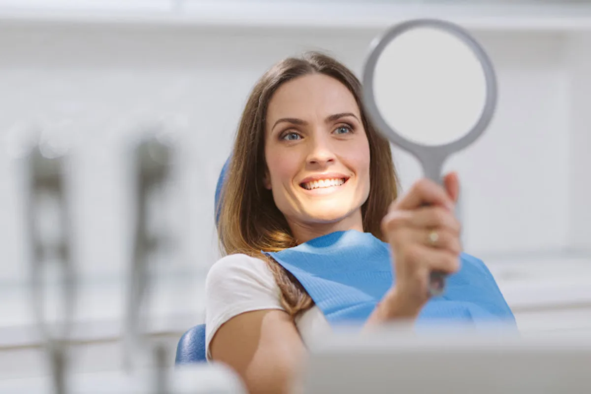 Pacijentica s dentalnim ogledalom